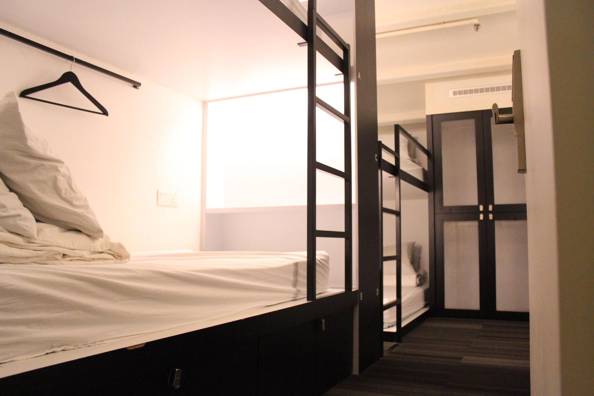 Capsule hotel Bunc