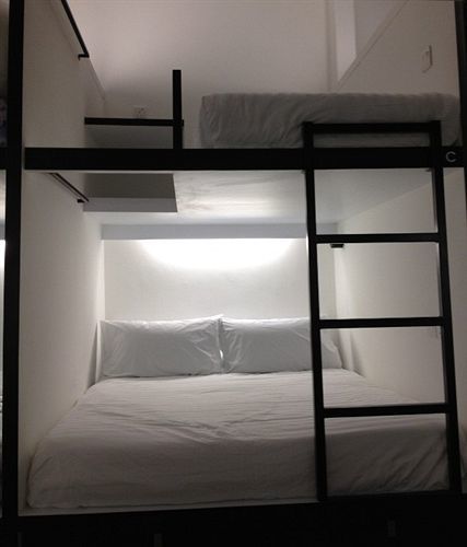 Capsule hotel Bunc Singapore