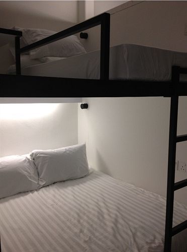 Capsule hotel Bunc 2*