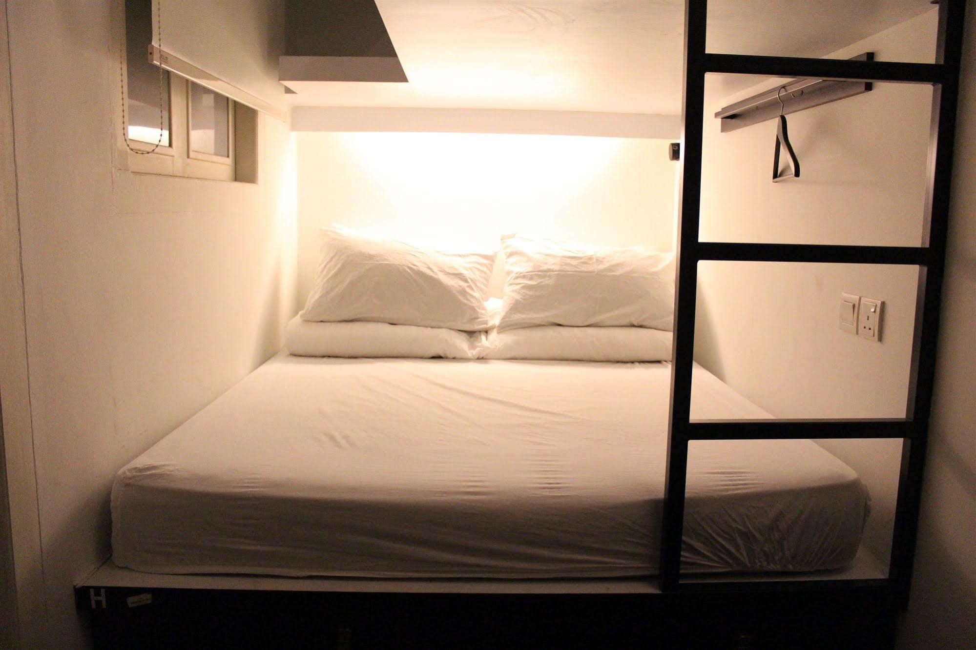 Capsule hotel Bunc Singapore